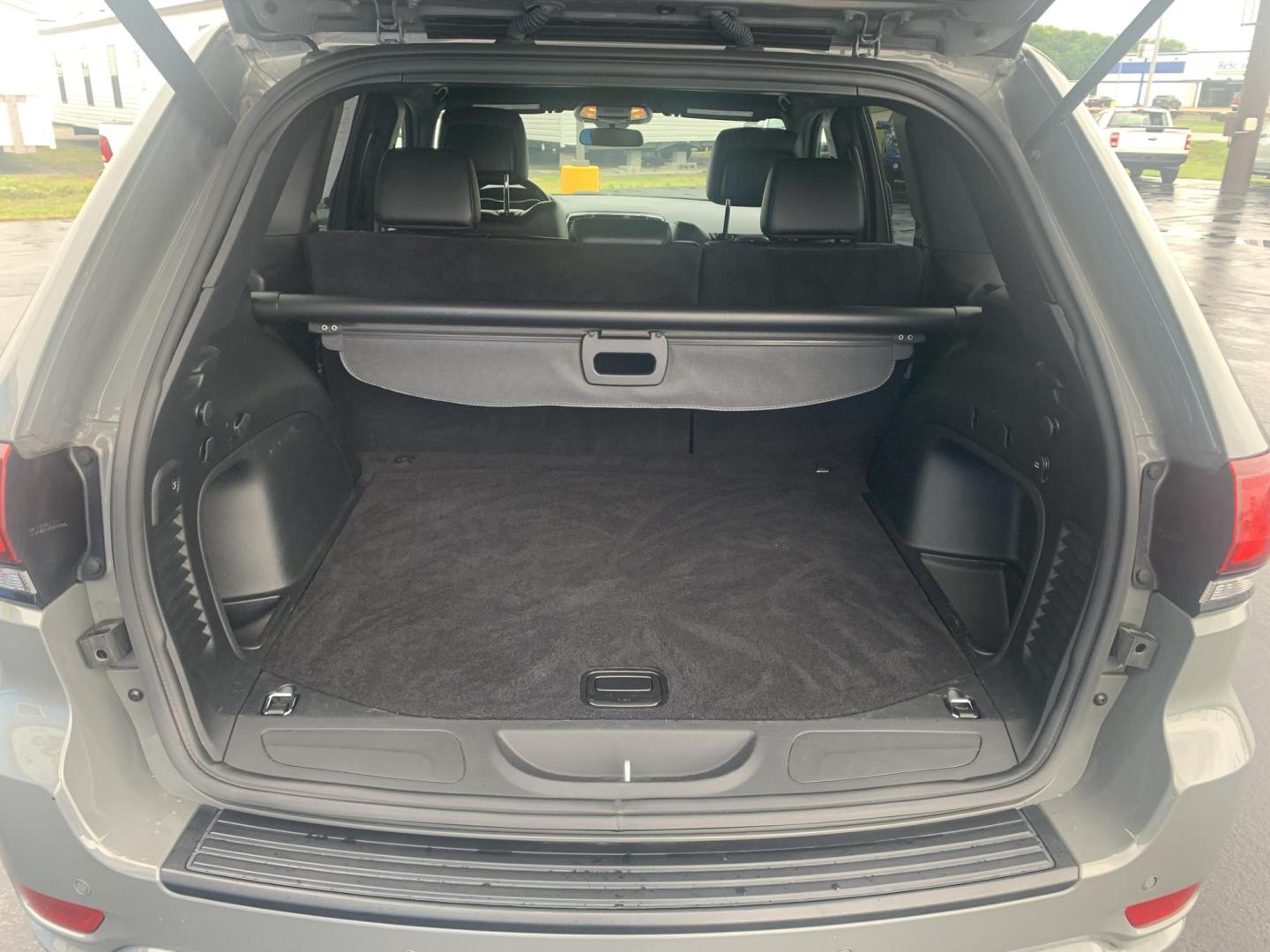 2021 GRAY /BLACK Jeep Grand Cherokee Laredo E 4WD (1C4RJFAG2MC) with an 3.6L V6 DOHC 24V engine, Automatic transmission, located at 506 S. Kingshighway, Cape Girardeau, MO, 63703, (573) 235-5000, 37.294991, -89.553635 - 2021 Jeep Grand Cherokee Laredo E 4WD Only 52,xxx miles Heated Seats Heated Steering Wheel Steering Wheel Controls 4 wheel drive Backup Cam Bluetooth Cruise Power Windows/Locks/Mirrors We have financing available and we accept trades! Fill out a credit application on our website or come by - Photo#7