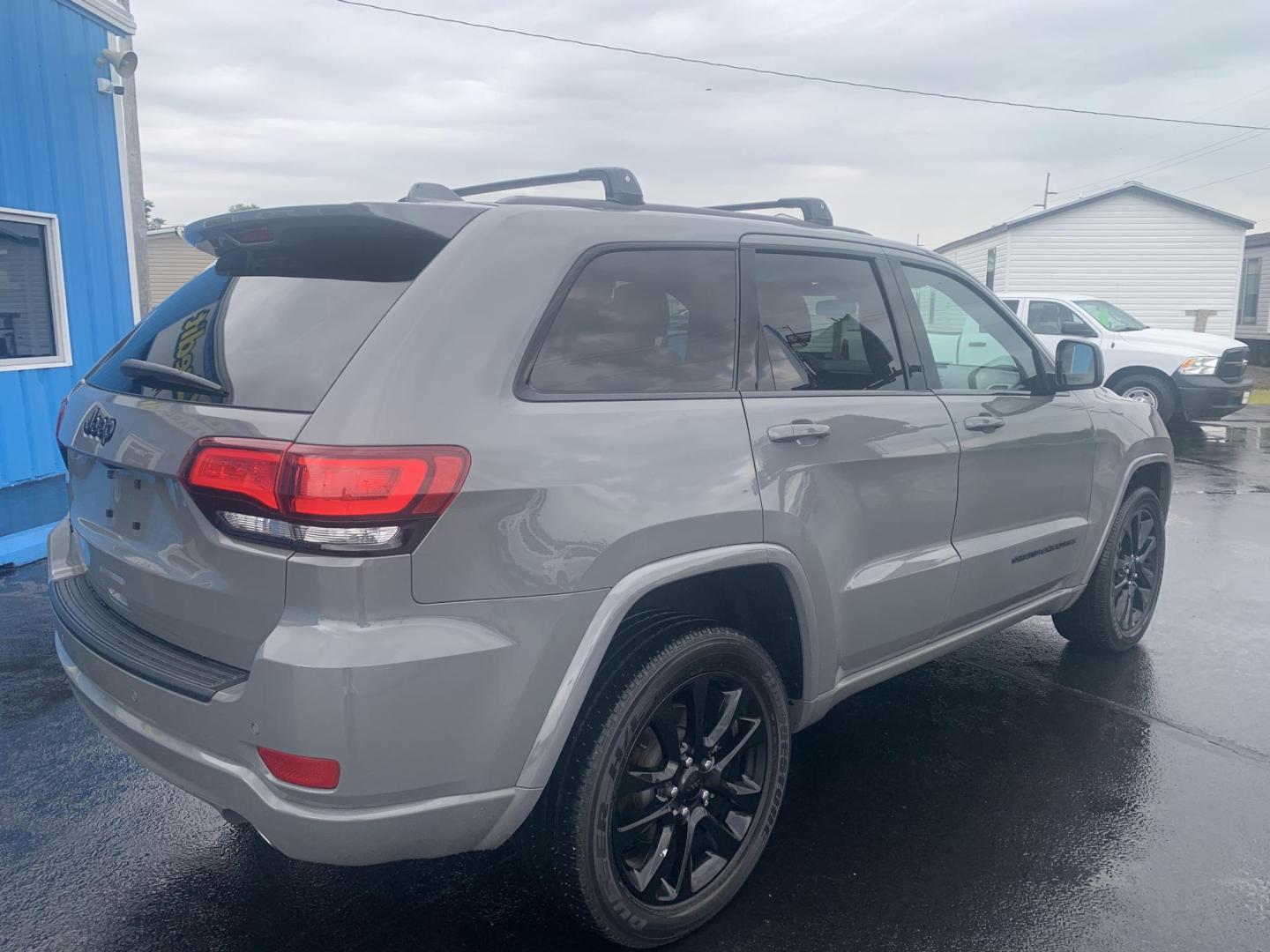2021 GRAY /BLACK Jeep Grand Cherokee Laredo E 4WD (1C4RJFAG2MC) with an 3.6L V6 DOHC 24V engine, Automatic transmission, located at 506 S. Kingshighway, Cape Girardeau, MO, 63703, (573) 235-5000, 37.294991, -89.553635 - 2021 Jeep Grand Cherokee Laredo E 4WD Only 52,xxx miles Heated Seats Heated Steering Wheel Steering Wheel Controls 4 wheel drive Backup Cam Bluetooth Cruise Power Windows/Locks/Mirrors We have financing available and we accept trades! Fill out a credit application on our website or come by - Photo#9