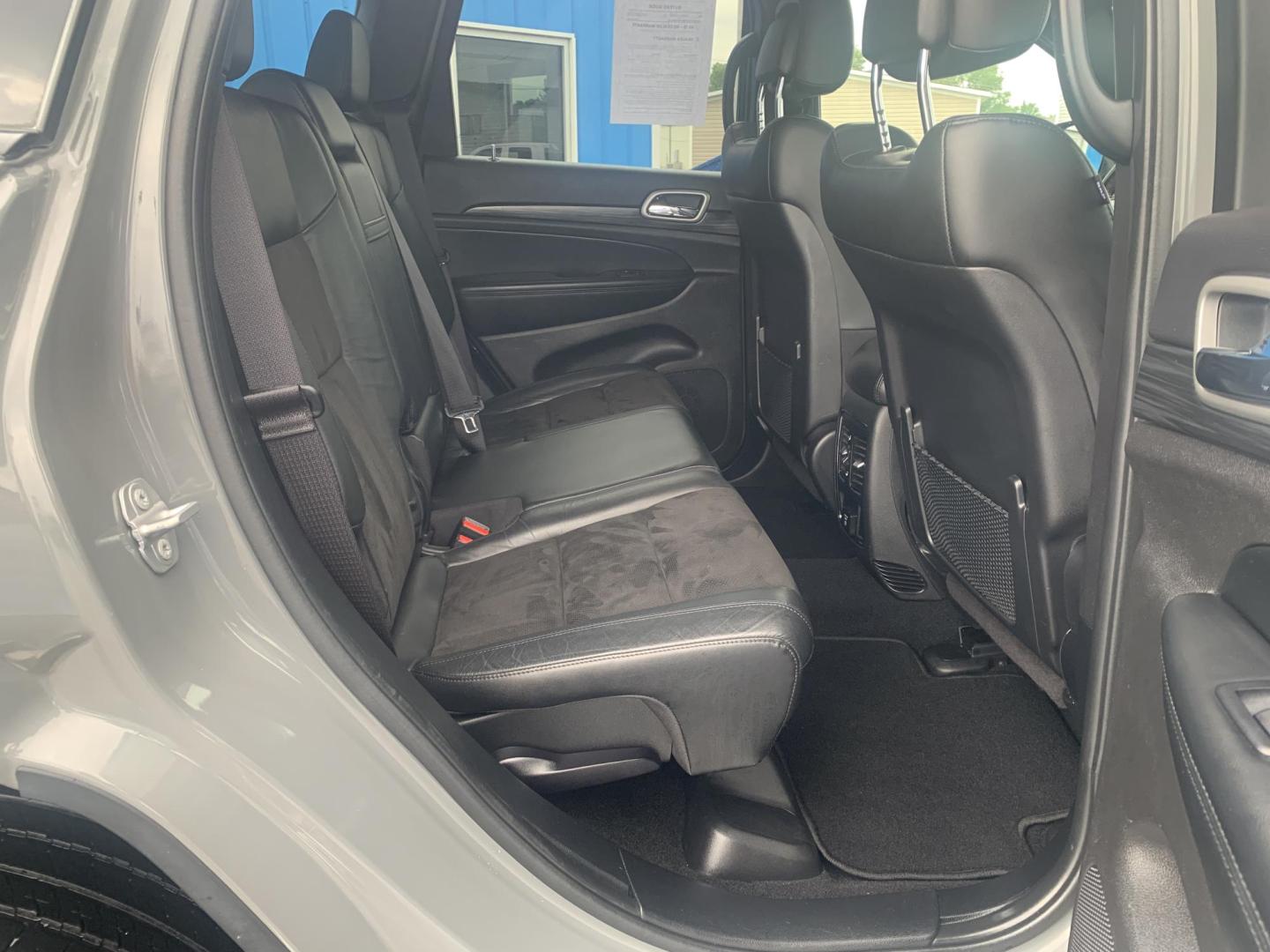 2021 GRAY /BLACK Jeep Grand Cherokee Laredo E 4WD (1C4RJFAG2MC) with an 3.6L V6 DOHC 24V engine, Automatic transmission, located at 506 S. Kingshighway, Cape Girardeau, MO, 63703, (573) 235-5000, 37.294991, -89.553635 - 2021 Jeep Grand Cherokee Laredo E 4WD Only 52,xxx miles Heated Seats Heated Steering Wheel Steering Wheel Controls 4 wheel drive Backup Cam Bluetooth Cruise Power Windows/Locks/Mirrors We have financing available and we accept trades! Fill out a credit application on our website or come by - Photo#14