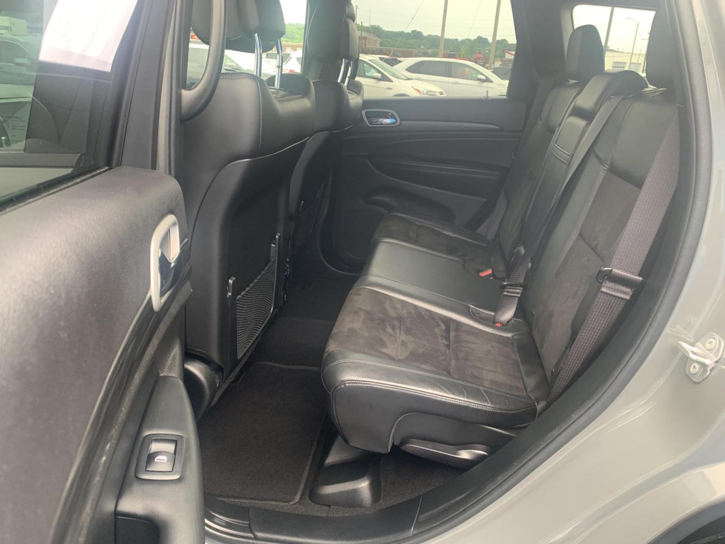 2021 GRAY /BLACK Jeep Grand Cherokee Laredo E 4WD (1C4RJFAG2MC) with an 3.6L V6 DOHC 24V engine, Automatic transmission, located at 506 S. Kingshighway, Cape Girardeau, MO, 63703, (573) 235-5000, 37.294991, -89.553635 - 2021 Jeep Grand Cherokee Laredo E 4WD Only 52,xxx miles Heated Seats Heated Steering Wheel Steering Wheel Controls 4 wheel drive Backup Cam Bluetooth Cruise Power Windows/Locks/Mirrors We have financing available and we accept trades! Fill out a credit application on our website or come by - Photo#18