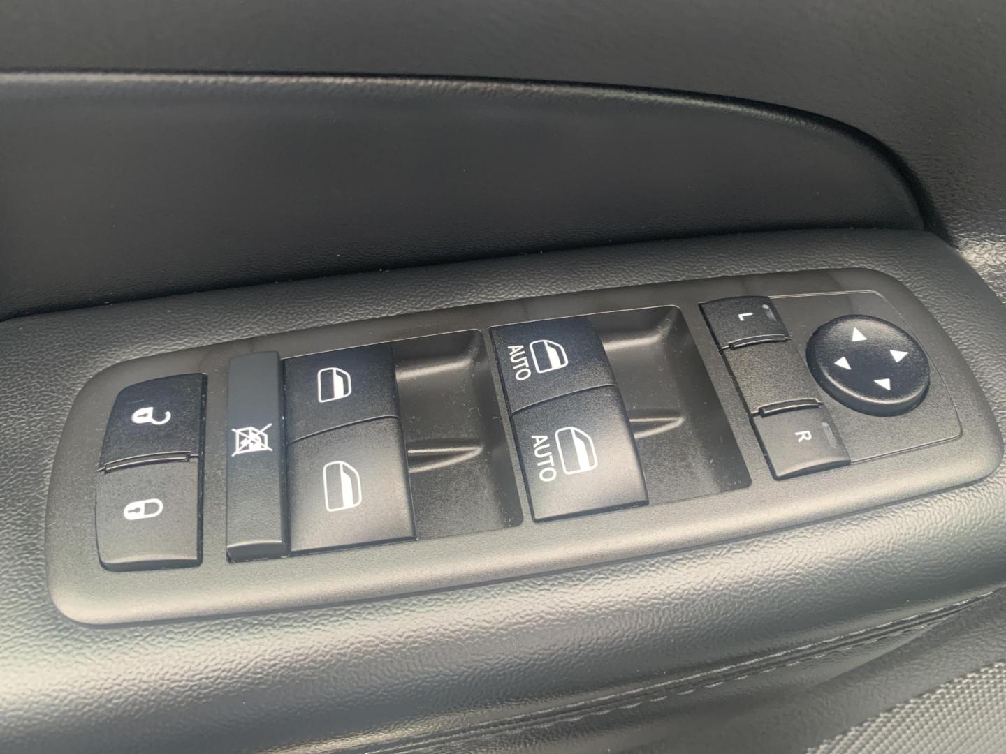 2021 GRAY /BLACK Jeep Grand Cherokee Laredo E 4WD (1C4RJFAG2MC) with an 3.6L V6 DOHC 24V engine, Automatic transmission, located at 506 S. Kingshighway, Cape Girardeau, MO, 63703, (573) 235-5000, 37.294991, -89.553635 - 2021 Jeep Grand Cherokee Laredo E 4WD Only 52,xxx miles Heated Seats Heated Steering Wheel Steering Wheel Controls 4 wheel drive Backup Cam Bluetooth Cruise Power Windows/Locks/Mirrors We have financing available and we accept trades! Fill out a credit application on our website or come by - Photo#21