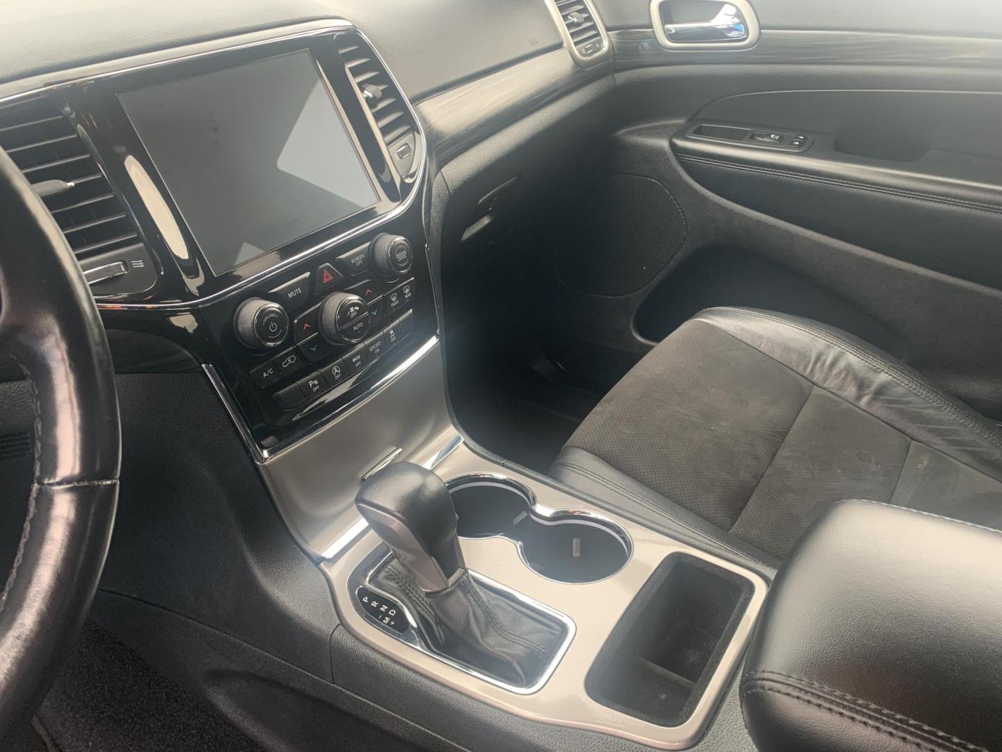 2021 GRAY /BLACK Jeep Grand Cherokee Laredo E 4WD (1C4RJFAG2MC) with an 3.6L V6 DOHC 24V engine, Automatic transmission, located at 506 S. Kingshighway, Cape Girardeau, MO, 63703, (573) 235-5000, 37.294991, -89.553635 - 2021 Jeep Grand Cherokee Laredo E 4WD Only 52,xxx miles Heated Seats Heated Steering Wheel Steering Wheel Controls 4 wheel drive Backup Cam Bluetooth Cruise Power Windows/Locks/Mirrors We have financing available and we accept trades! Fill out a credit application on our website or come by - Photo#27