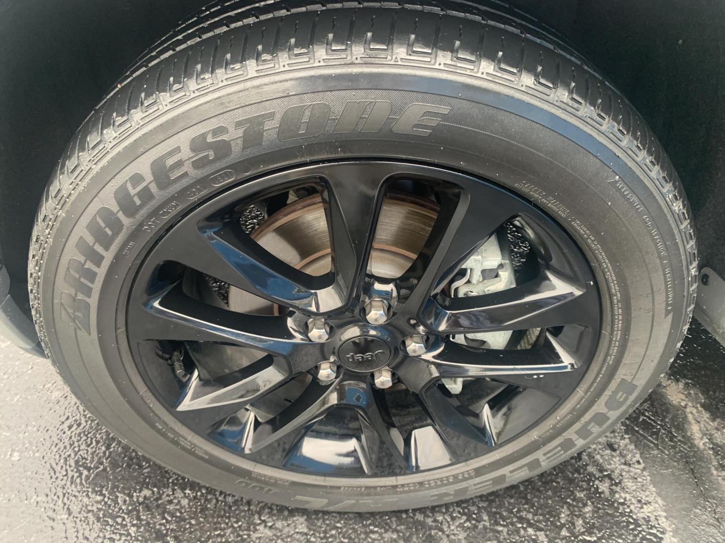 2021 GRAY /BLACK Jeep Grand Cherokee Laredo E 4WD (1C4RJFAG2MC) with an 3.6L V6 DOHC 24V engine, Automatic transmission, located at 506 S. Kingshighway, Cape Girardeau, MO, 63703, (573) 235-5000, 37.294991, -89.553635 - 2021 Jeep Grand Cherokee Laredo E 4WD Only 52,xxx miles Heated Seats Heated Steering Wheel Steering Wheel Controls 4 wheel drive Backup Cam Bluetooth Cruise Power Windows/Locks/Mirrors We have financing available and we accept trades! Fill out a credit application on our website or come by - Photo#35