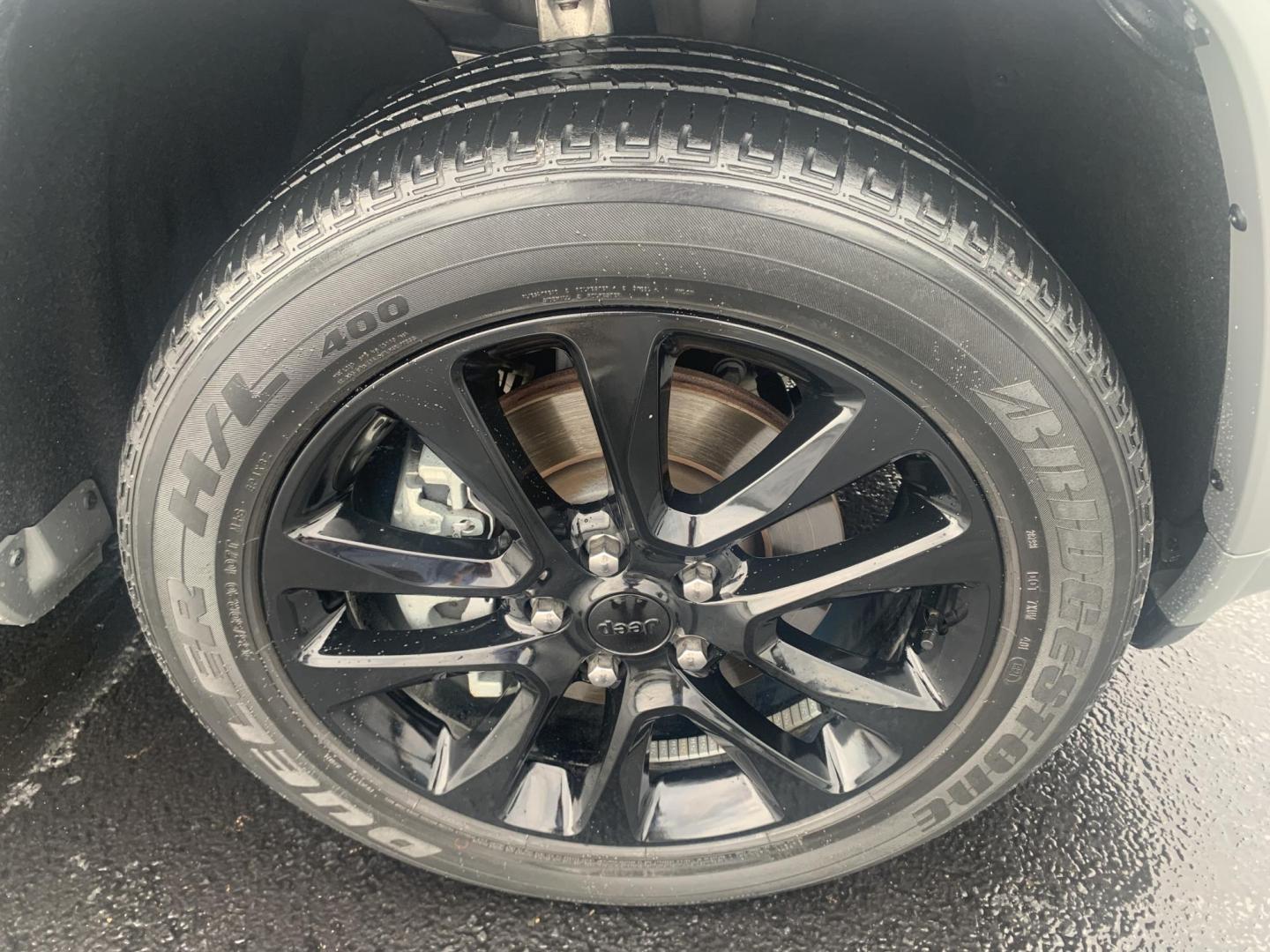 2021 GRAY /BLACK Jeep Grand Cherokee Laredo E 4WD (1C4RJFAG2MC) with an 3.6L V6 DOHC 24V engine, Automatic transmission, located at 506 S. Kingshighway, Cape Girardeau, MO, 63703, (573) 235-5000, 37.294991, -89.553635 - 2021 Jeep Grand Cherokee Laredo E 4WD Only 52,xxx miles Heated Seats Heated Steering Wheel Steering Wheel Controls 4 wheel drive Backup Cam Bluetooth Cruise Power Windows/Locks/Mirrors We have financing available and we accept trades! Fill out a credit application on our website or come by - Photo#36