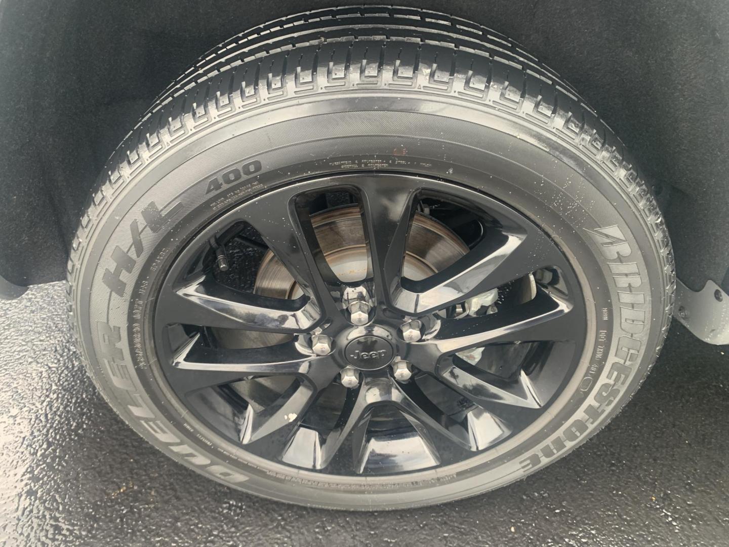 2021 GRAY /BLACK Jeep Grand Cherokee Laredo E 4WD (1C4RJFAG2MC) with an 3.6L V6 DOHC 24V engine, Automatic transmission, located at 506 S. Kingshighway, Cape Girardeau, MO, 63703, (573) 235-5000, 37.294991, -89.553635 - 2021 Jeep Grand Cherokee Laredo E 4WD Only 52,xxx miles Heated Seats Heated Steering Wheel Steering Wheel Controls 4 wheel drive Backup Cam Bluetooth Cruise Power Windows/Locks/Mirrors We have financing available and we accept trades! Fill out a credit application on our website or come by - Photo#37