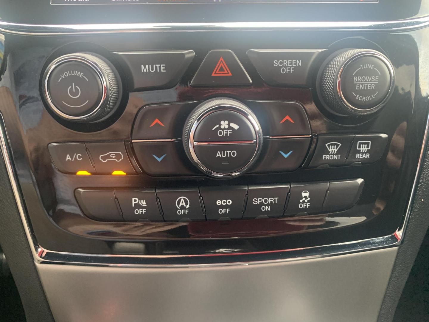 2021 GRAY /BLACK Jeep Grand Cherokee Laredo E 4WD (1C4RJFAG2MC) with an 3.6L V6 DOHC 24V engine, Automatic transmission, located at 506 S. Kingshighway, Cape Girardeau, MO, 63703, (573) 235-5000, 37.294991, -89.553635 - 2021 Jeep Grand Cherokee Laredo E 4WD Only 52,xxx miles Heated Seats Heated Steering Wheel Steering Wheel Controls 4 wheel drive Backup Cam Bluetooth Cruise Power Windows/Locks/Mirrors We have financing available and we accept trades! Fill out a credit application on our website or come by - Photo#30